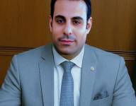 الأسر المصرية بين الشاشات الزرقاء والصمت العائلي… حين يتحول البيت إلى غرفة انتظار رقمية